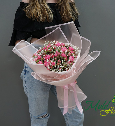 Buchet de trandafiri de tufa roz si gypsophila foto 394x433